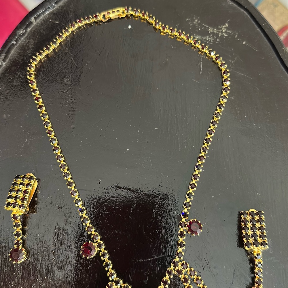 Vintage Gold and Red Necklace, Earring and Bracelet Set with Teardrop Design 3pc - Picture 2 of 5
